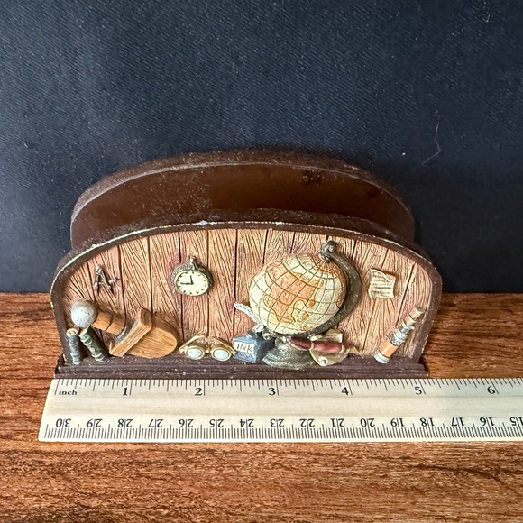 Desk Decor - Picture 15 of 16